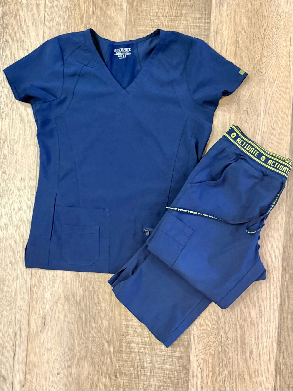 Med Couture Activate Navy Blue Scrub Set Women’s Medium Top & Pants